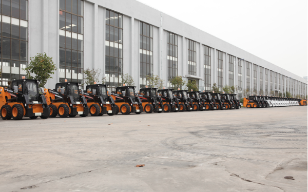 What are the advantages of skid steer over compact track loader？